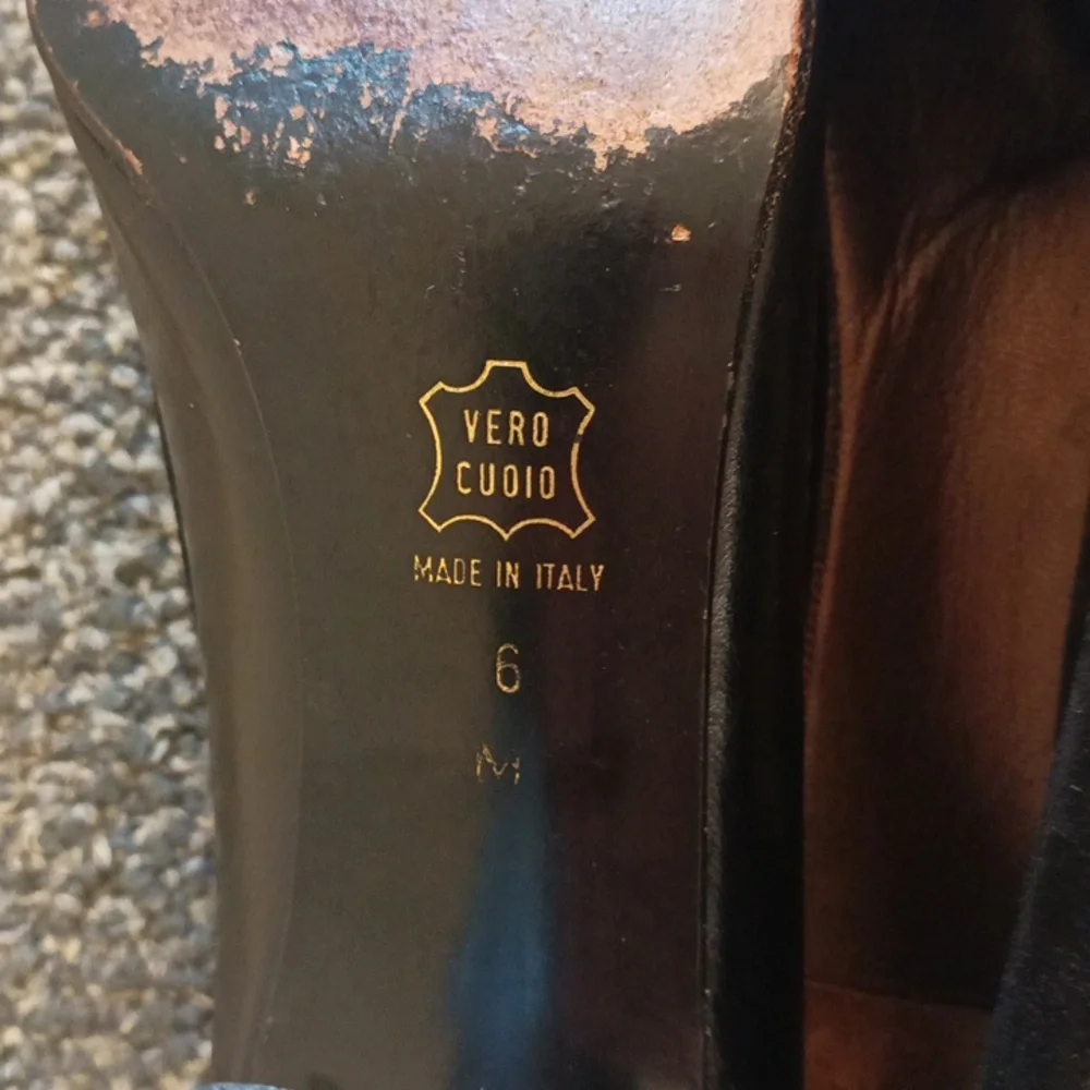 Bally Vintage Italian black leather pumps size 6 M